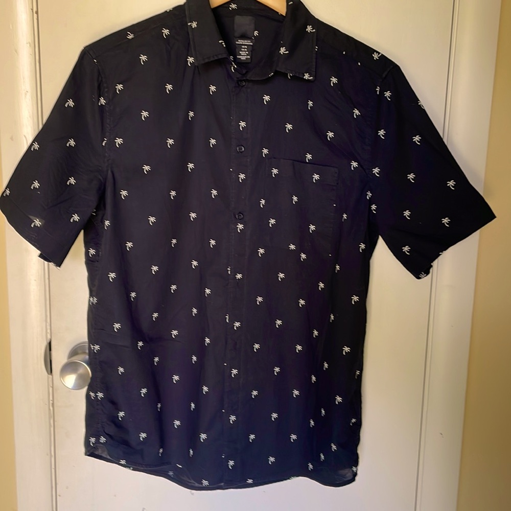 H&M Short Sleeve Palm shirt